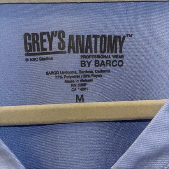 Grays Anatomy Women's Sky Blue V-Neck Short Sleeve Top/1102 - Picture 2 of 4